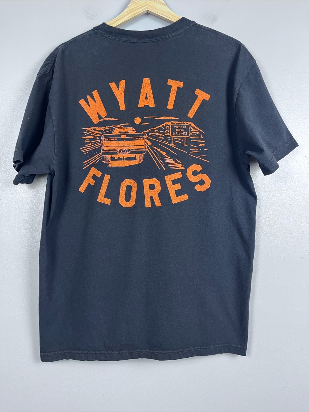 Wyatt Flores Men's Graphic Print West of Tulsa Tee Shirt Size L; Folk Music